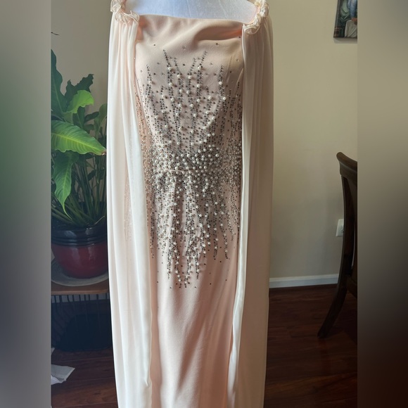 Elegant evening dress, bought from Turkey, worn once! - Picture 8 of 15